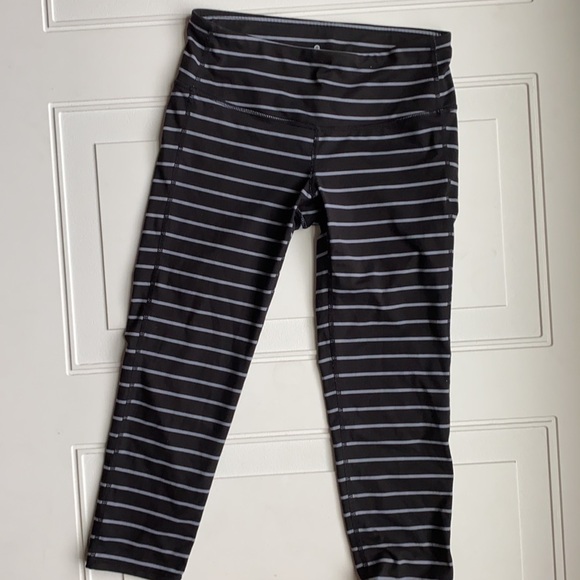 Athleta Stripes Chatarunga Capri Legging XS - Picture 4 of 7